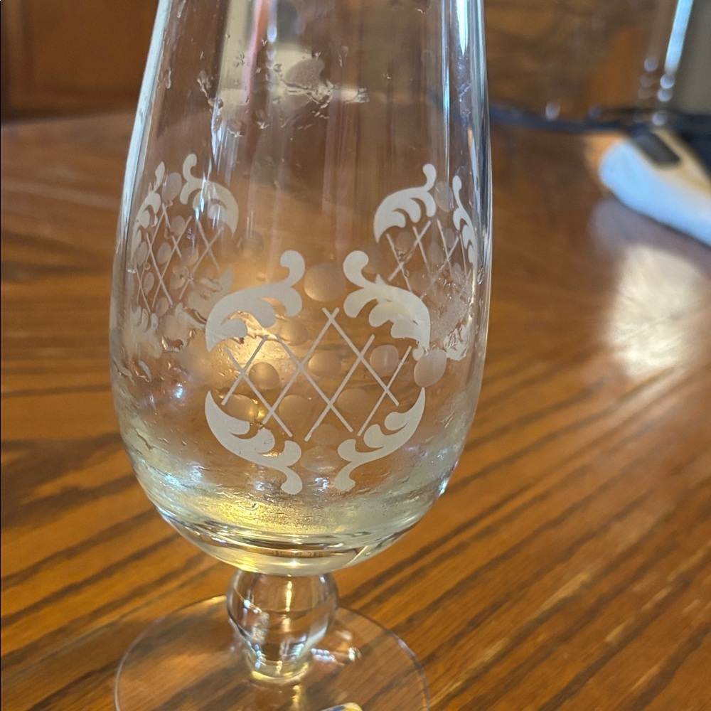 Hurricane Glass with Etched Pattern - Picture 2 of 2